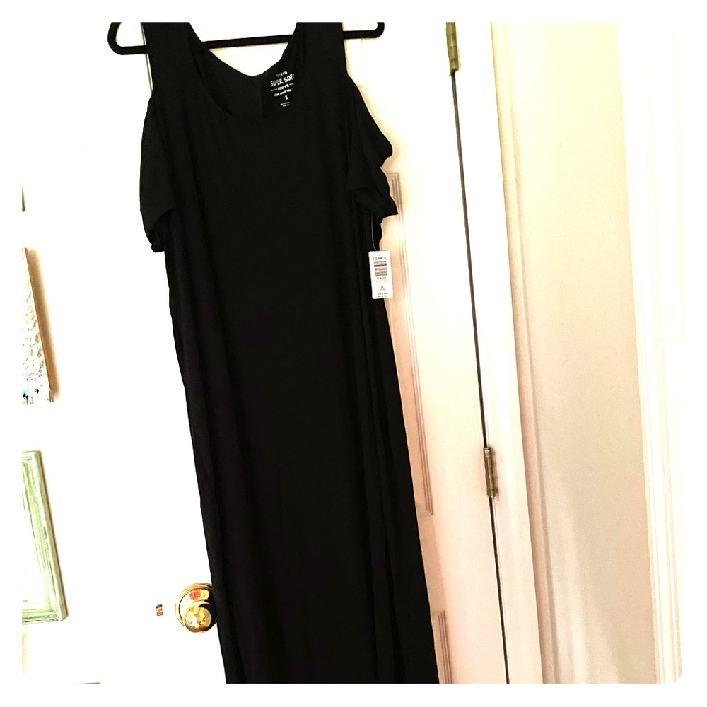 Torrid 3x super soft black maxi cold shoulder
